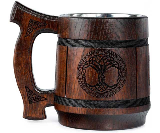 Taza con aspecto vikingo de madera