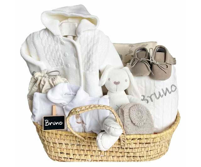 Canastilla de regalo para recién nacido personalizado