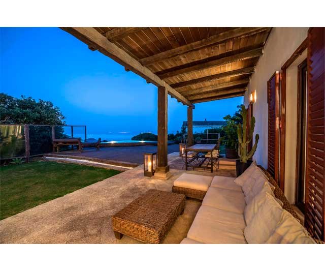 villa-tarifa-exterior-noche